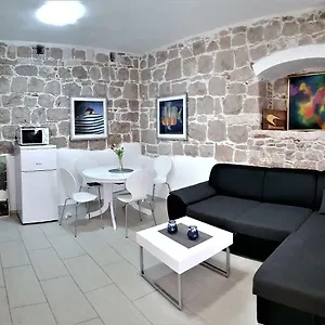  Appartement Karmen's Two